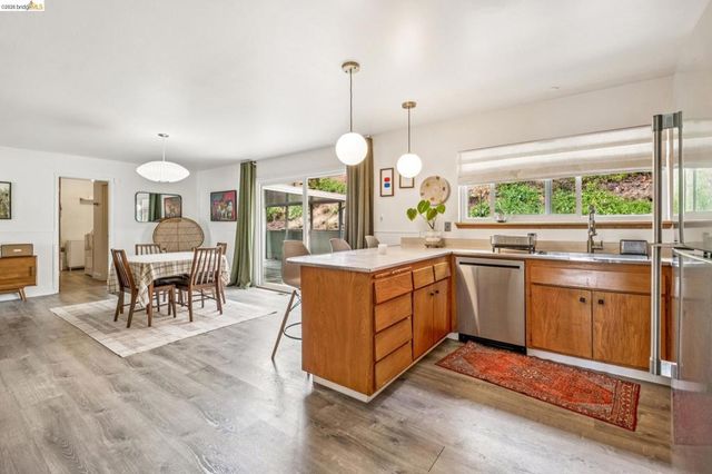 4851 Scotia Ave, Oakland, CA 94605