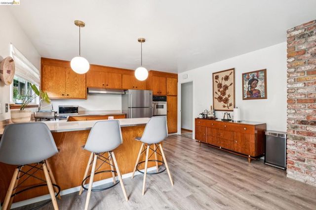 4851 Scotia Ave, Oakland, CA 94605