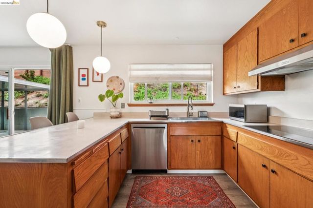 4851 Scotia Ave, Oakland, CA 94605