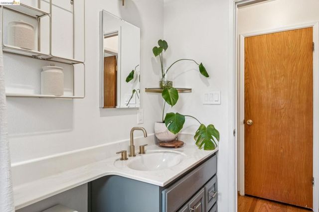 4851 Scotia Ave, Oakland, CA 94605