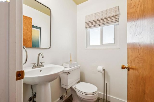 4851 Scotia Ave, Oakland, CA 94605