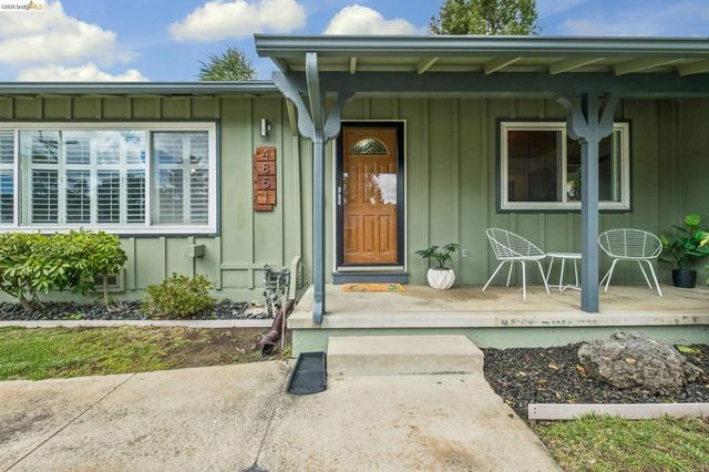 4851 Scotia Ave, Oakland, CA 94605