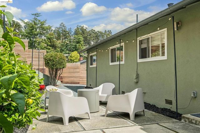 4851 Scotia Ave, Oakland, CA 94605