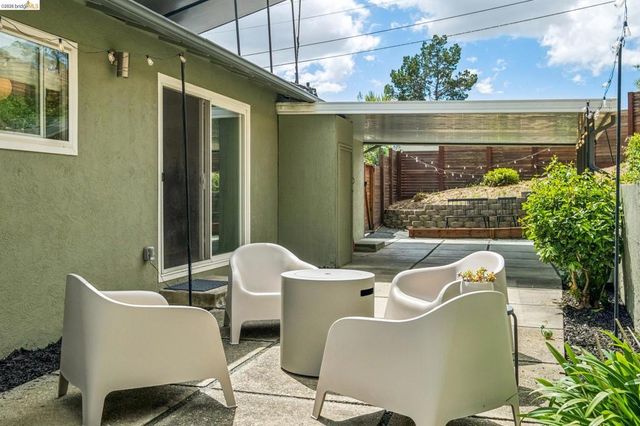 4851 Scotia Ave, Oakland, CA 94605