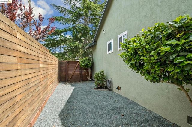 4851 Scotia Ave, Oakland, CA 94605