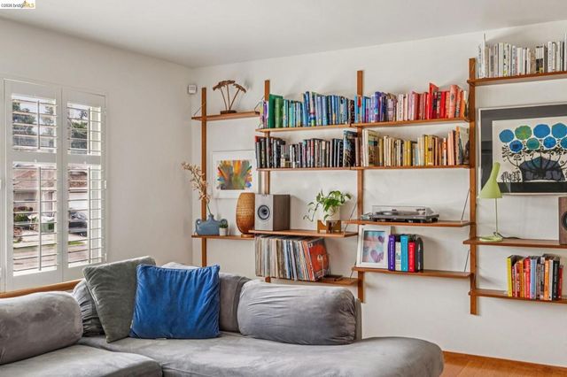 4851 Scotia Ave, Oakland, CA 94605