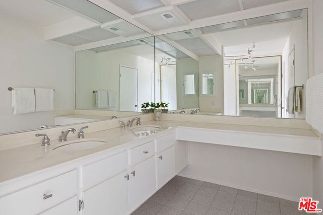 1325 Valley View Road 304, Glendale, CA 91202