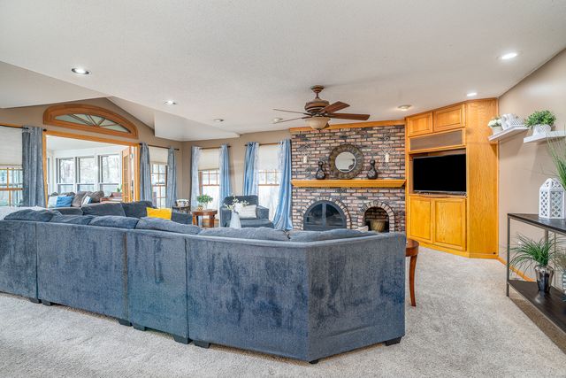 22 Wildwood Trail, Bettendorf, IA 52722