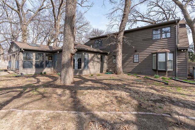 22 Wildwood Trail, Bettendorf, IA 52722