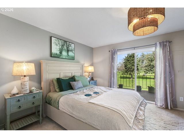 1322 Ne HOGAN Dr, Gresham, OR 97030