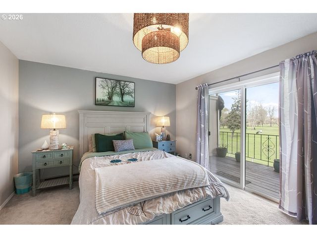 1322 Ne HOGAN Dr, Gresham, OR 97030