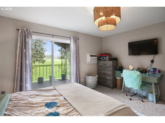 1322 Ne HOGAN Dr, Gresham, OR 97030