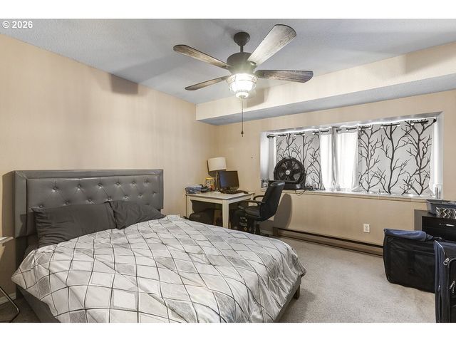 1322 Ne HOGAN Dr, Gresham, OR 97030