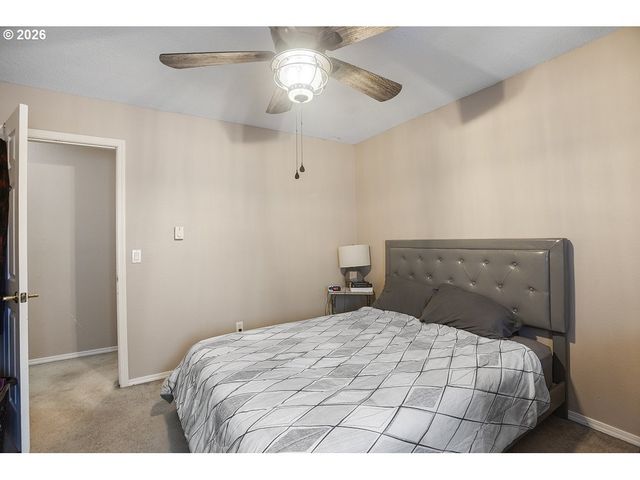 1322 Ne HOGAN Dr, Gresham, OR 97030