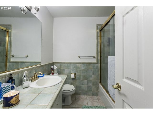 1322 Ne HOGAN Dr, Gresham, OR 97030