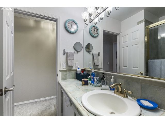 1322 Ne HOGAN Dr, Gresham, OR 97030