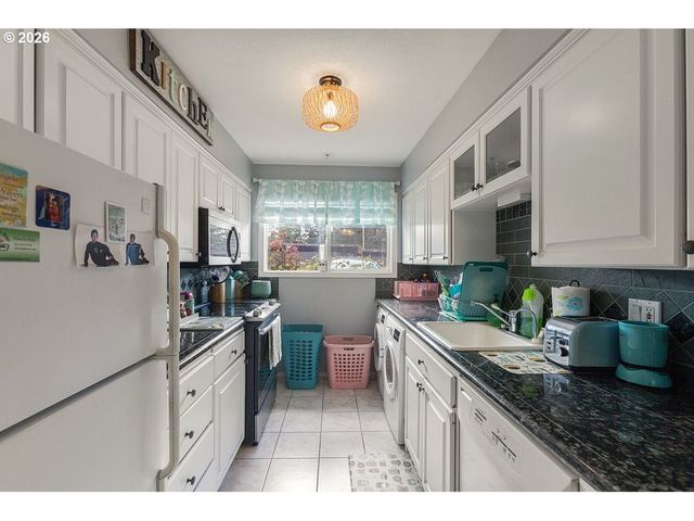 1322 Ne HOGAN Dr, Gresham, OR 97030