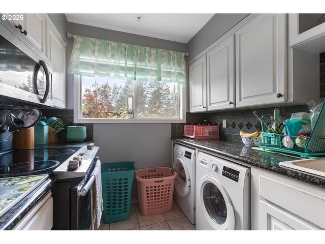 1322 Ne HOGAN Dr, Gresham, OR 97030