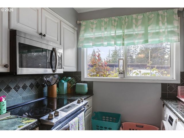 1322 Ne HOGAN Dr, Gresham, OR 97030