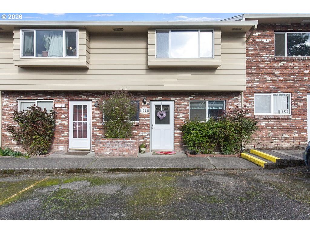 1322 Ne HOGAN Dr, Gresham, OR 97030