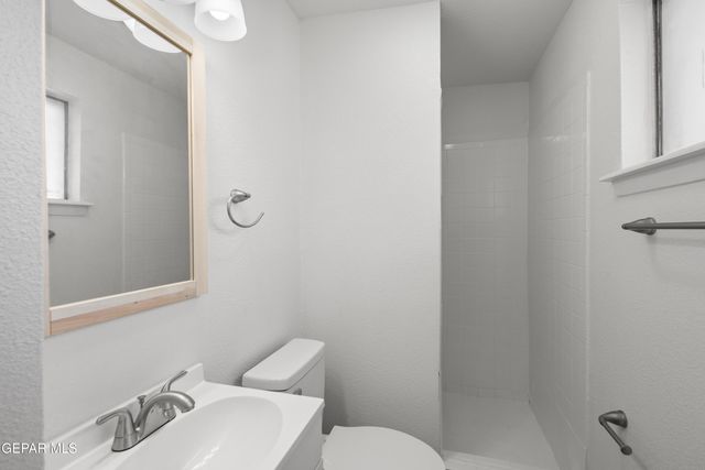 200 ROMERIA Drive, El Paso, TX 79907