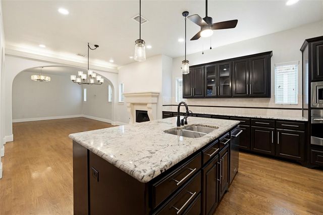 2201 Austin Waters, Carrollton, TX 75010