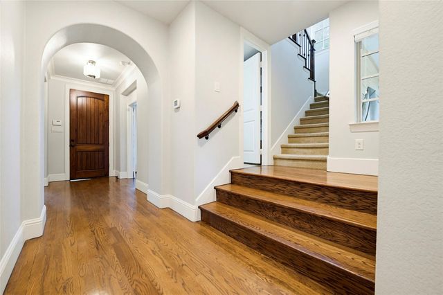2201 Austin Waters, Carrollton, TX 75010