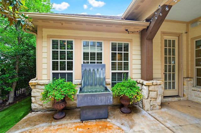 2201 Austin Waters, Carrollton, TX 75010