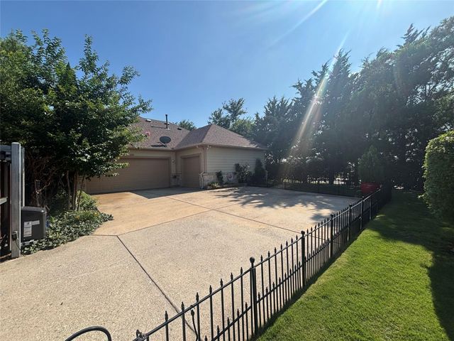 2201 Austin Waters, Carrollton, TX 75010