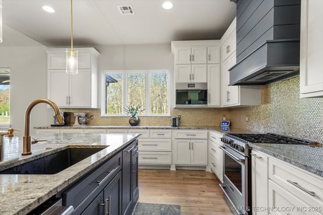 4861 W 77th Court S, Tulsa, OK 74132