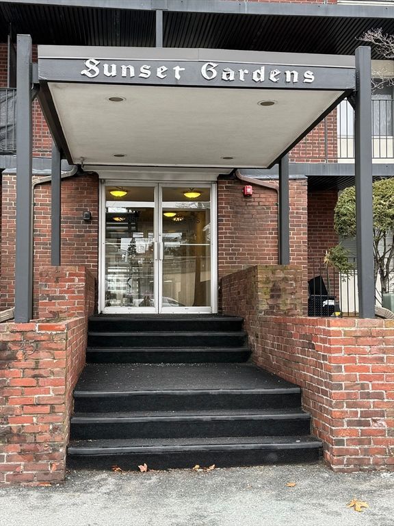 45 Oval Rd 8, Quincy, MA 02170