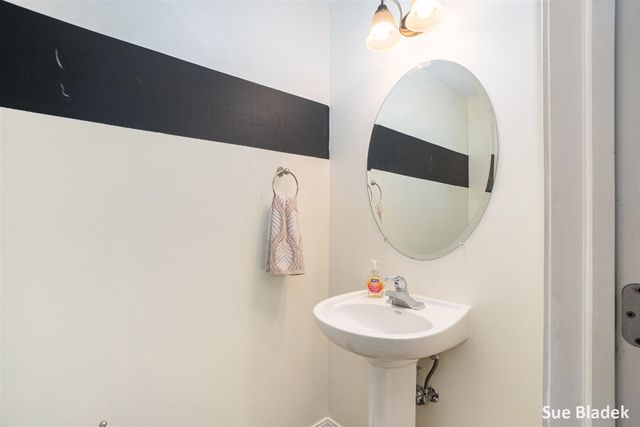 8641 Suntree Drive, Zeeland, MI 49464