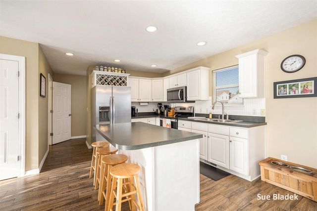 8641 Suntree Drive, Zeeland, MI 49464