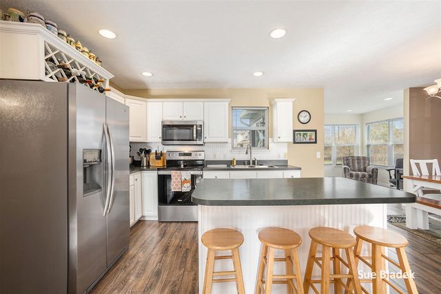 8641 Suntree Drive, Zeeland, MI 49464