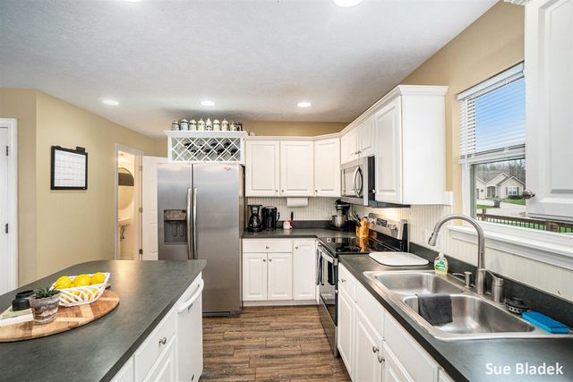 8641 Suntree Drive, Zeeland, MI 49464