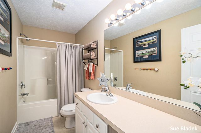 8641 Suntree Drive, Zeeland, MI 49464