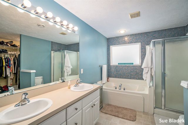 8641 Suntree Drive, Zeeland, MI 49464