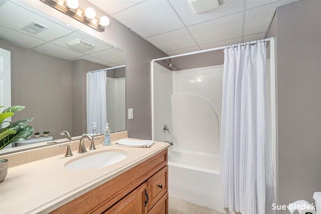 8641 Suntree Drive, Zeeland, MI 49464