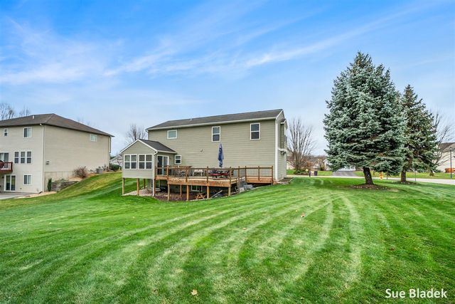 8641 Suntree Drive, Zeeland, MI 49464
