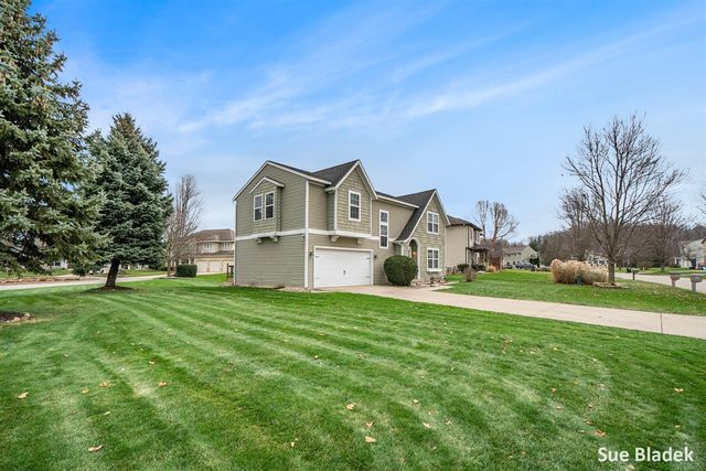 8641 Suntree Drive, Zeeland, MI 49464