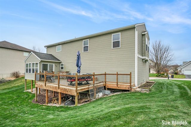 8641 Suntree Drive, Zeeland, MI 49464