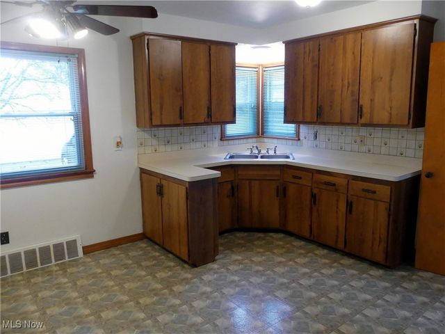 13804 Rockside Road, Garfield Heights, OH 44125