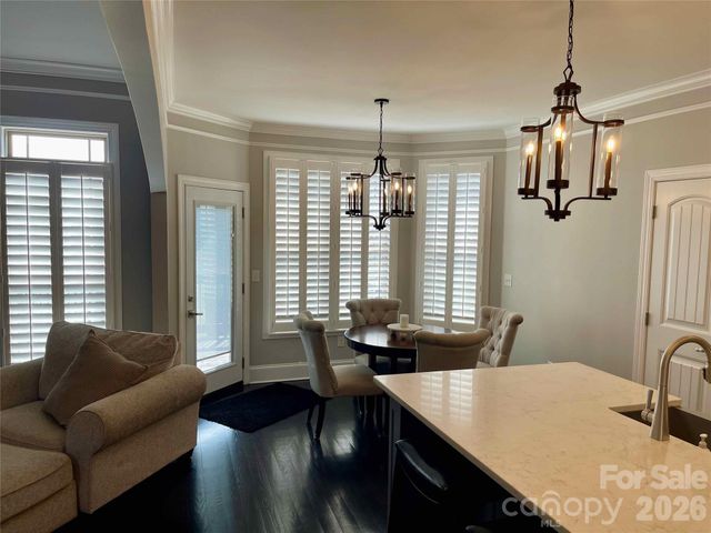 5147 Meadow Park Lane, Hickory, NC 28602