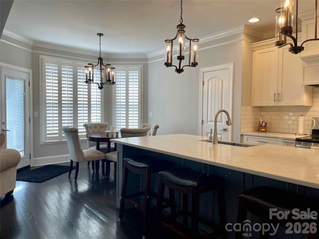 5147 Meadow Park Lane, Hickory, NC 28602