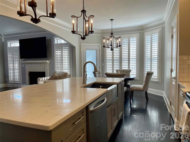 5147 Meadow Park Lane, Hickory, NC 28602