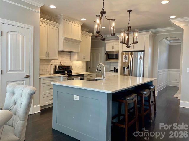 5147 Meadow Park Lane, Hickory, NC 28602