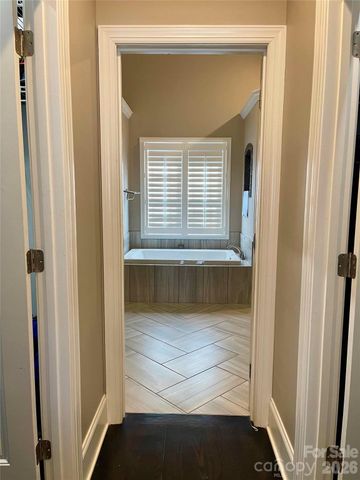 5147 Meadow Park Lane, Hickory, NC 28602