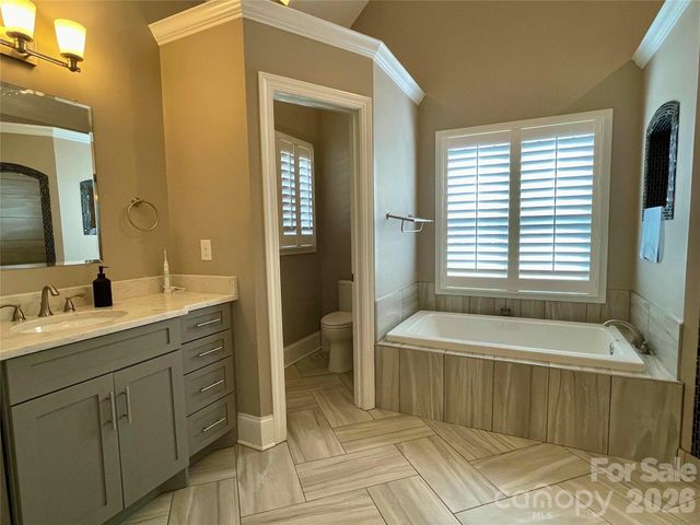 5147 Meadow Park Lane, Hickory, NC 28602