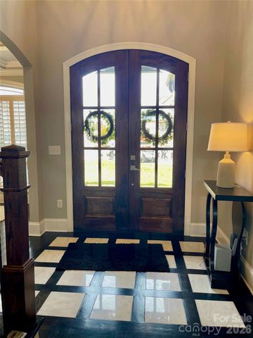 5147 Meadow Park Lane, Hickory, NC 28602