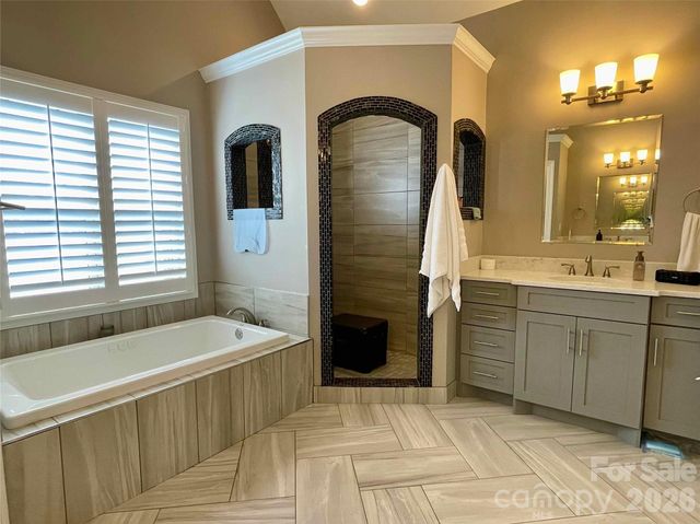 5147 Meadow Park Lane, Hickory, NC 28602